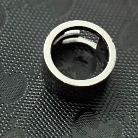 AUTHENTIC GUCCI G BLACK RUTHENIUM UNISEX RING. Size 5 1/2 - Picture 3 of 4